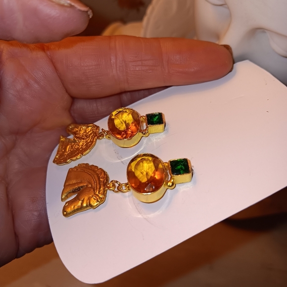 EQUESTRIAN HORSE QUARTZ GEM 22KT GOLD PLATED DANGLE EARRINGS - Picture 3 of 5